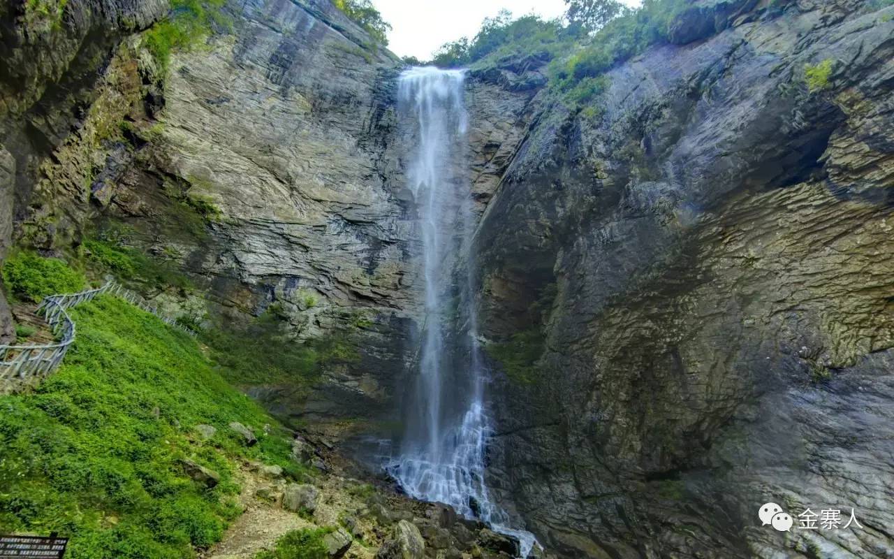 生机勃勃听愿柳燕尾瀑燕子河大峡谷入口(时长:3'26)