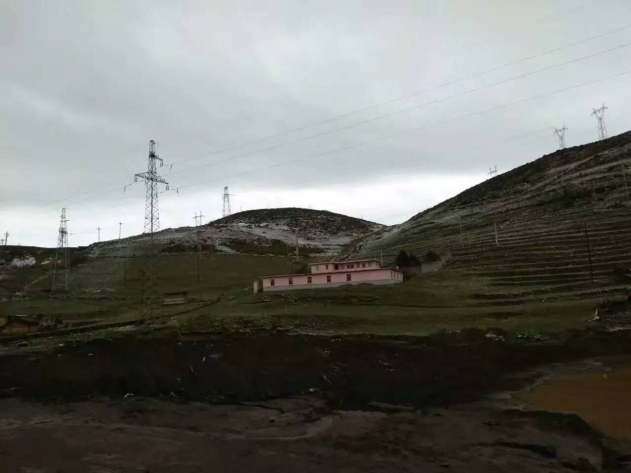 五月的东川,飞花又飞雪