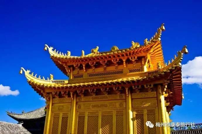 早餐后乘索道前往鸡足山,朝拜 九莲寺,佛塔寺,五华庵,祝圣禅寺.