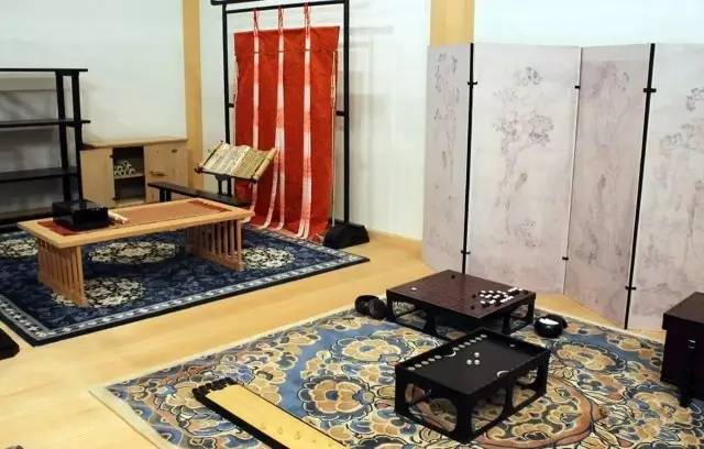 日本正仓院收藏品数量大,种类多,各种衣物,乐器,家具,兵器,佛具等