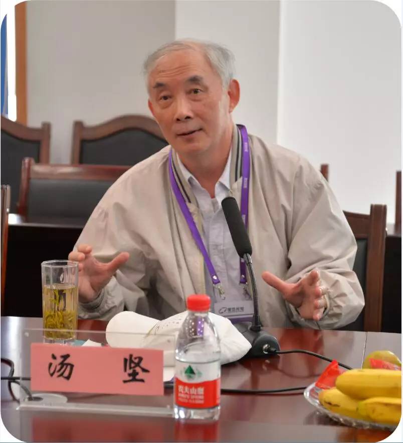 江南大学原国际交流处处长,现任老科协会长汤坚教授