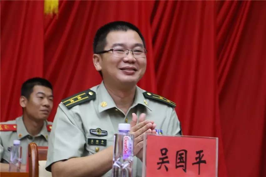 周玉东主席武警茂名市支队雷钧支队长系列亲情活动以感恩教育专题讲座