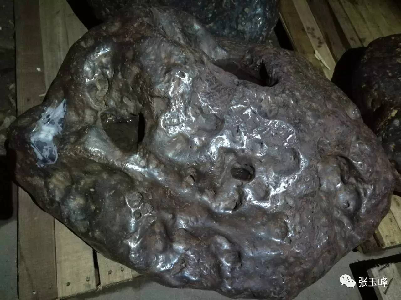 新疆著名陨石收藏家——张玉峰先生陨石收藏大观