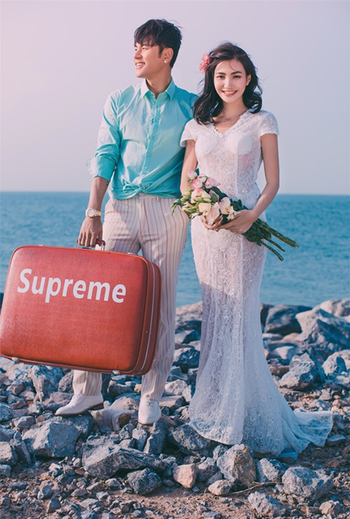 2018婚纱照流行风格_2017最流行的婚纱照(2)