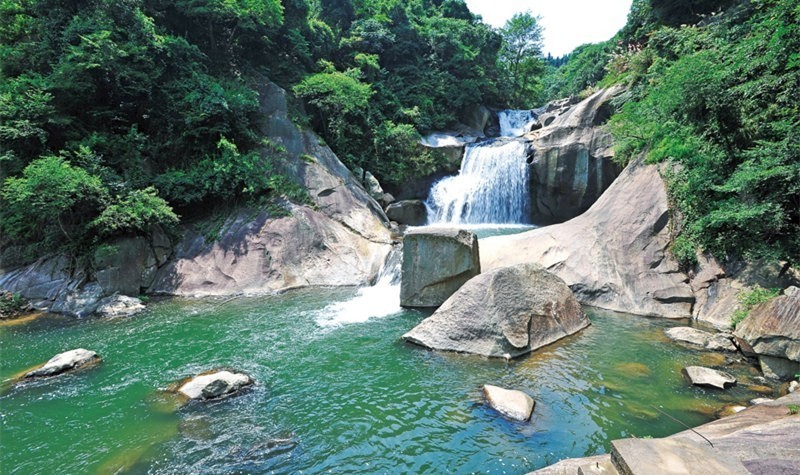 旅游 正文  上高神山湖景区在5月19日-31日期间,外地游客享受门票七折