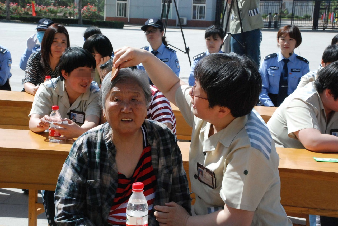 妈妈,再爱我一次—河北省女子监狱"母亲节"主题亲情帮教活动侧记