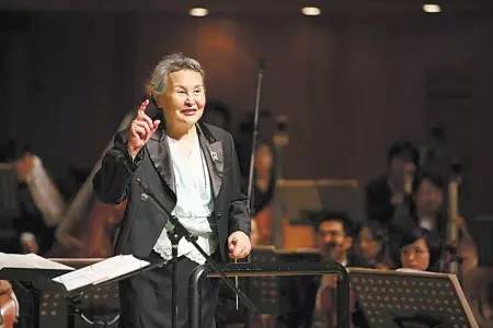 郑小瑛:"倒在指挥台上是最浪漫的事"丨88岁耄耋之年
