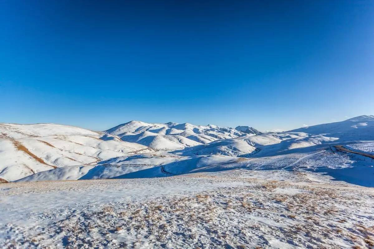 震惊云南多地夏天飘大雪曲靖大海草山美成仙境