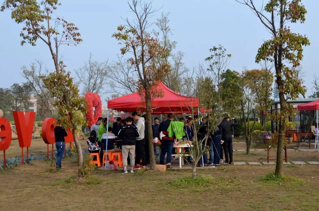 热爱烧烤啤酒,撸串的朋友们芜湖碧桂园龙湖湿地公园在向你招手哦!