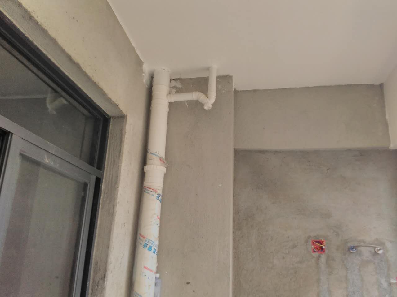 家装包阳台水管的问题