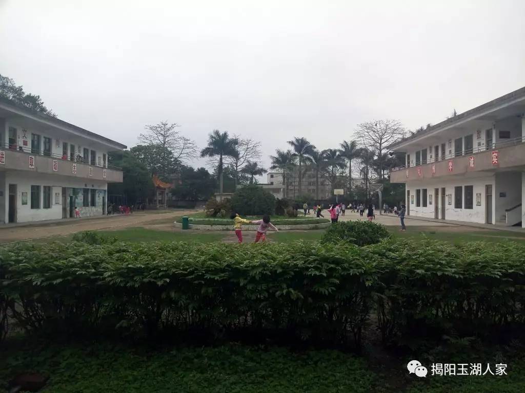 揭东区玉湖镇广英小学,1990年10月由旅泰侨胞黄广舟先生独资兴建并