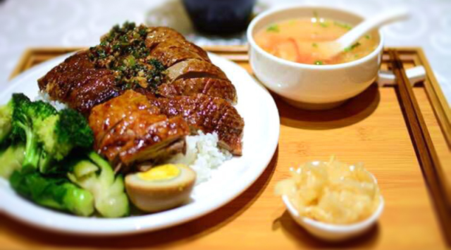 招牌烤鸭饭套餐(含时蔬 开胃小菜 卤蛋 饮料)