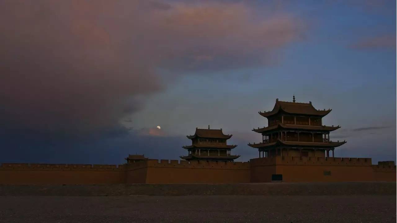 嘉峪关——一座雄关,一缕夕阳.