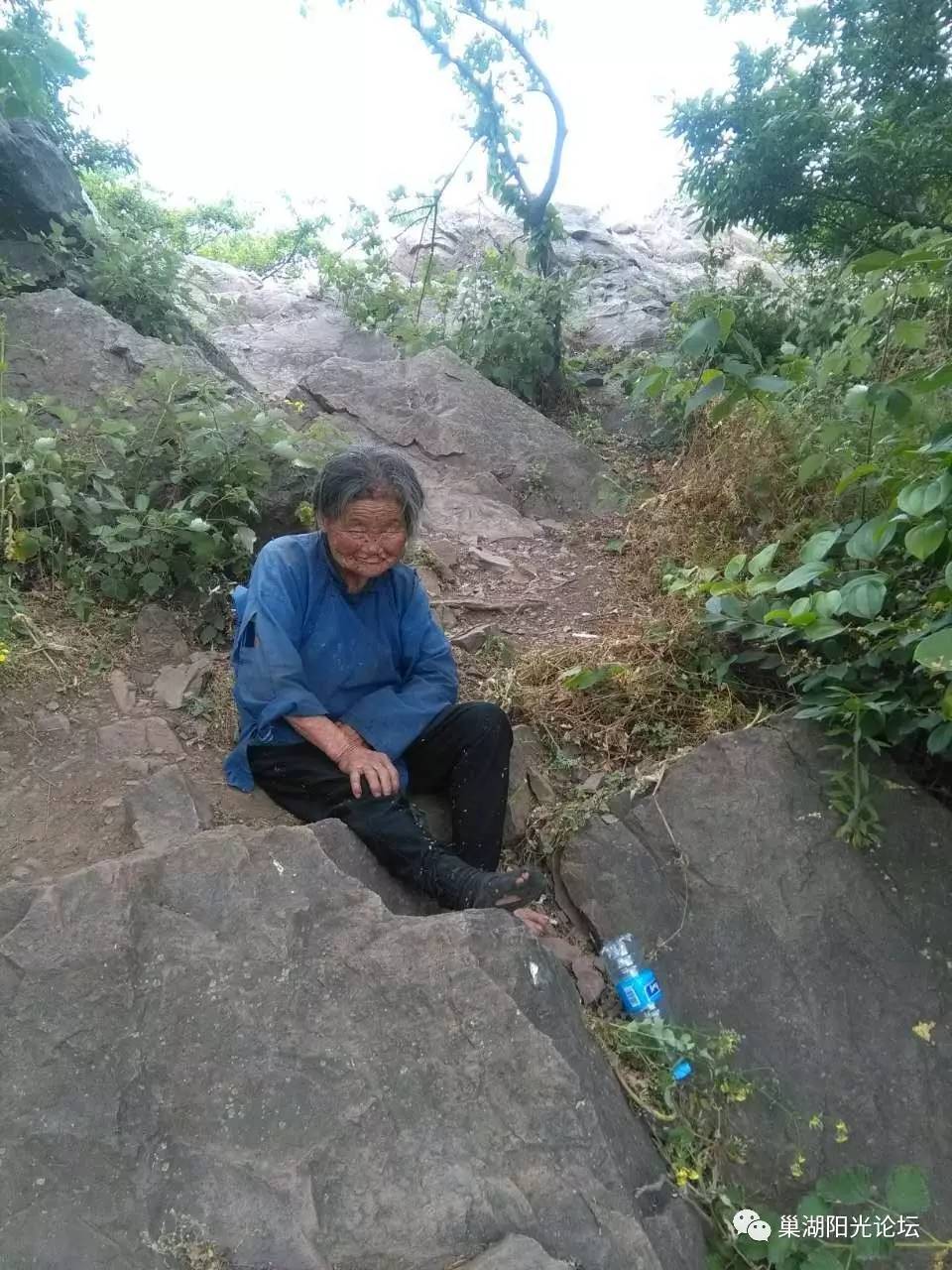 【突发】巢湖龟山公园山顶发现一名神志不清的老人 死活不肯下山 多亏