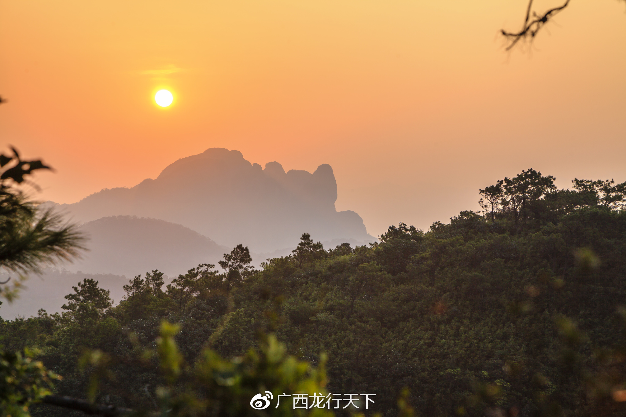 五月旅游到洞天 峤山景色真嫣然 游都峤山