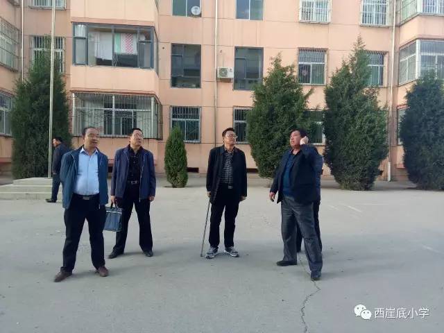 静乐县教育科技局局长宋少勇检查西坡崖学区义务教育学校均衡发展筹备