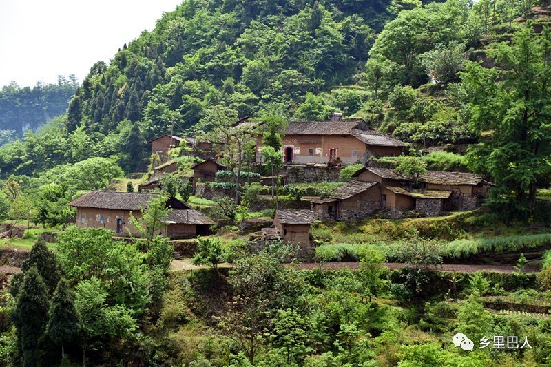 一座座 土房映入视线—— 土房不土,正是当代美好的回忆!