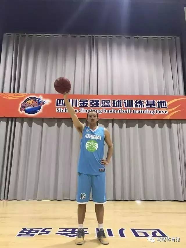 第一名并获得 mvp〔最有价值球员〕 2014年 渝超重庆业余篮球联赛 第