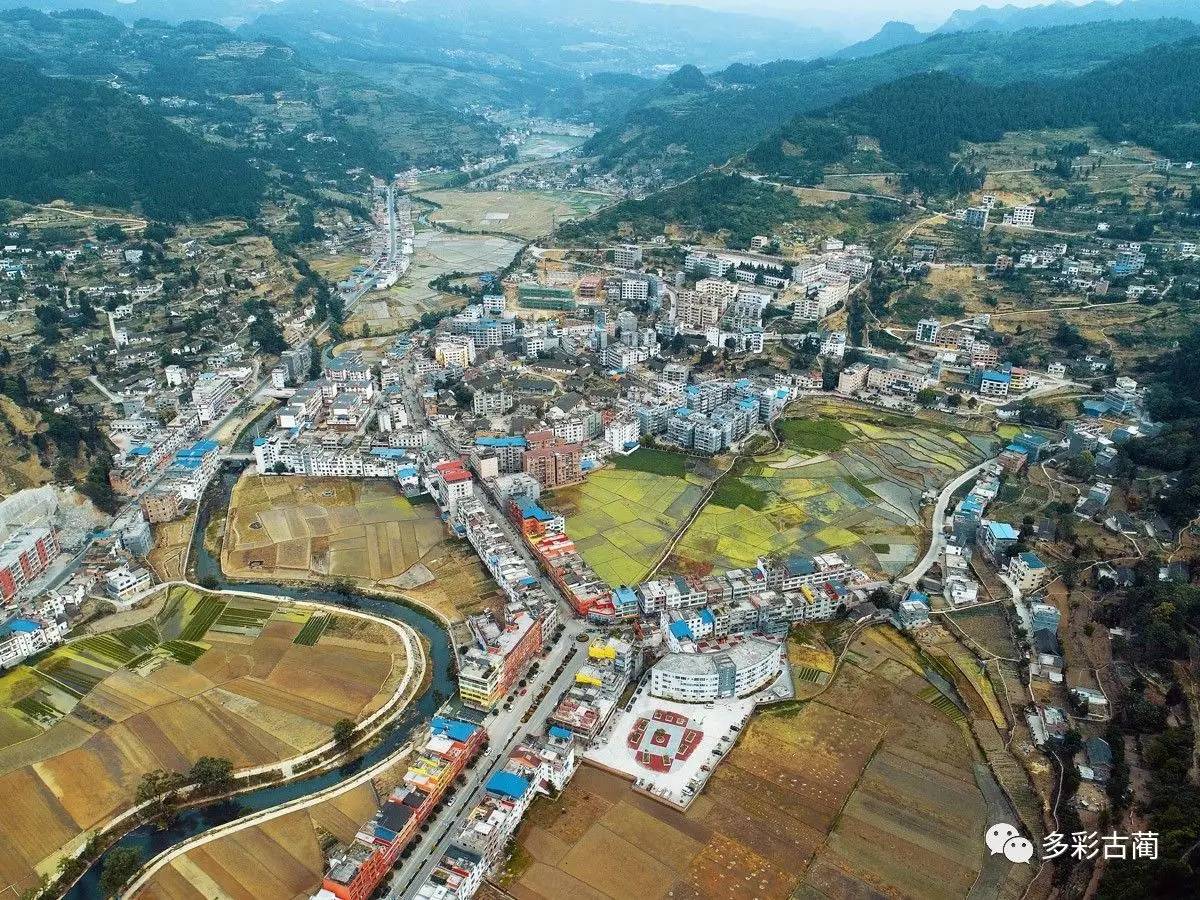 四川古蔺县，三面与贵州省相邻，出门就是山，是典型的盆周山区县