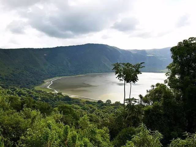 尼罗河源头 海明威评为最可爱的地方之一 享有"非洲伊甸园"之称 美国