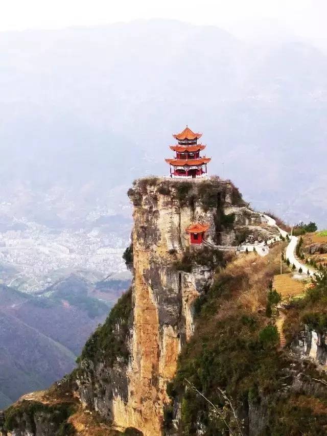 奇"的特点 与奉节白帝城,忠县石宝寨齐名 为川东古刹之冠,是巫溪旅游