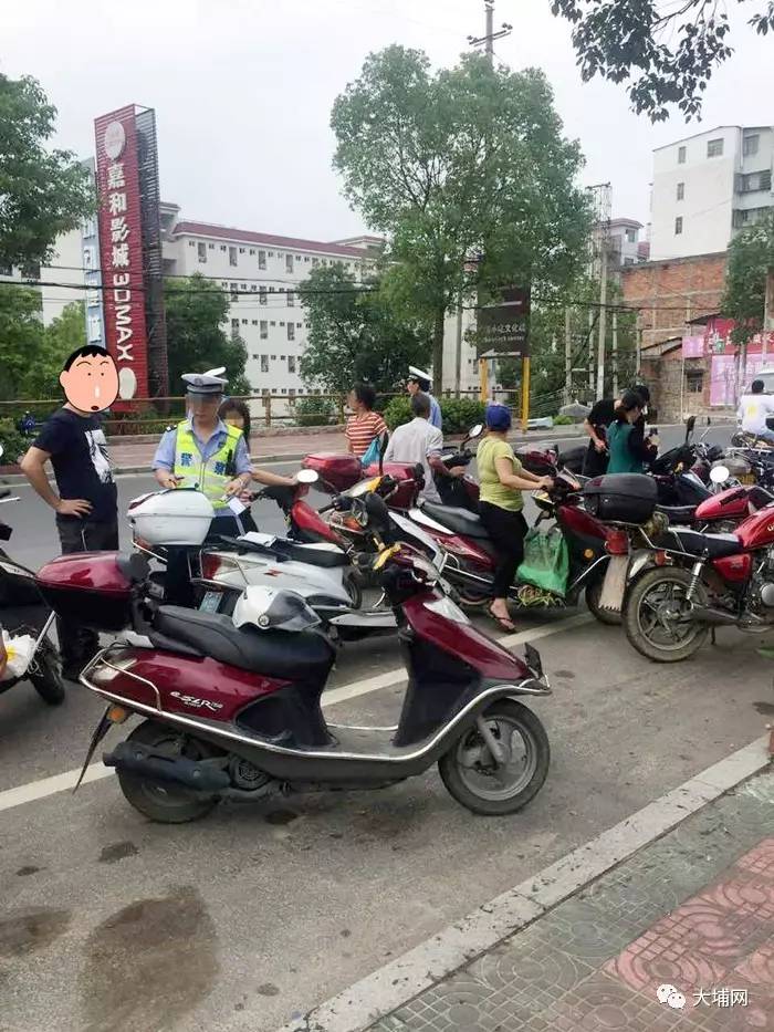 梅州交警开始严查摩托车,无牌照的直接拉走!