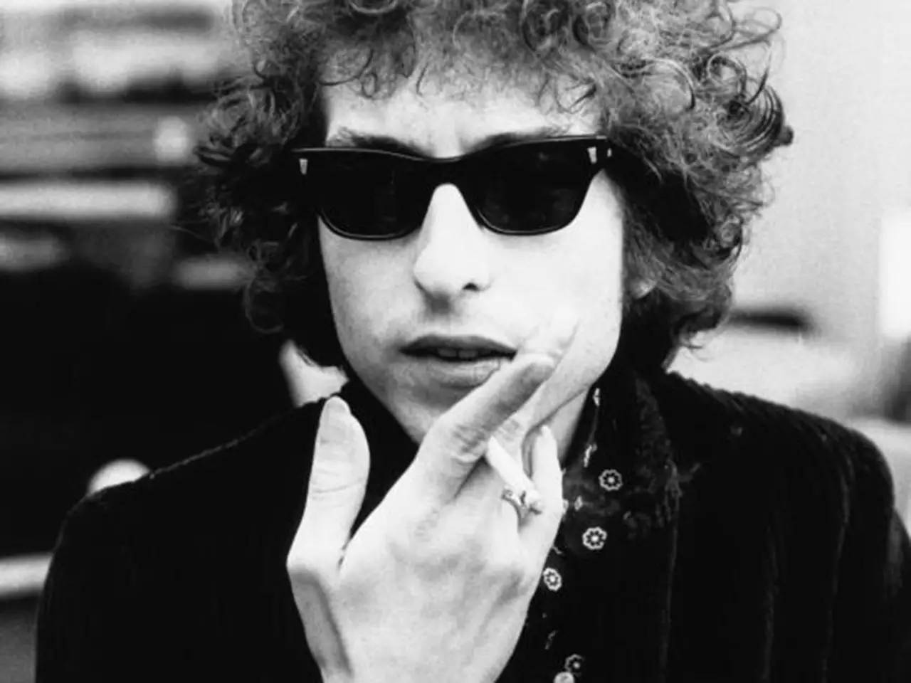 bob dylan (获得诺贝尔文学奖的民谣歌手,世界国宝)