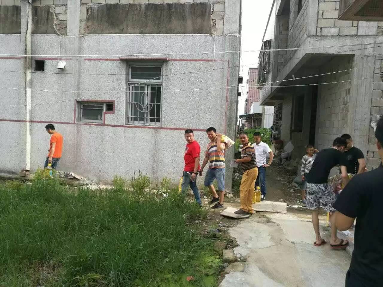 隆江凤光村有这帮人爱的路上不孤独