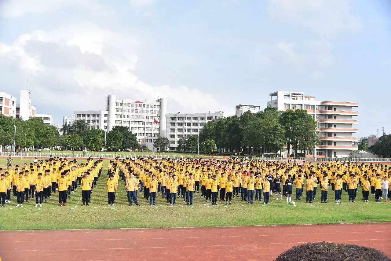 江门一职荣获"市足球特色学校"挂牌仪式