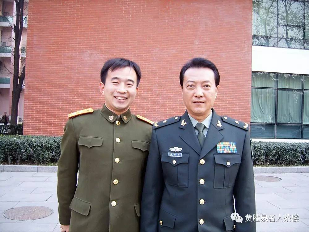 时任解放军艺术学院院长,著名舞蹈家张继钢与姚修刚(2008年,解放军