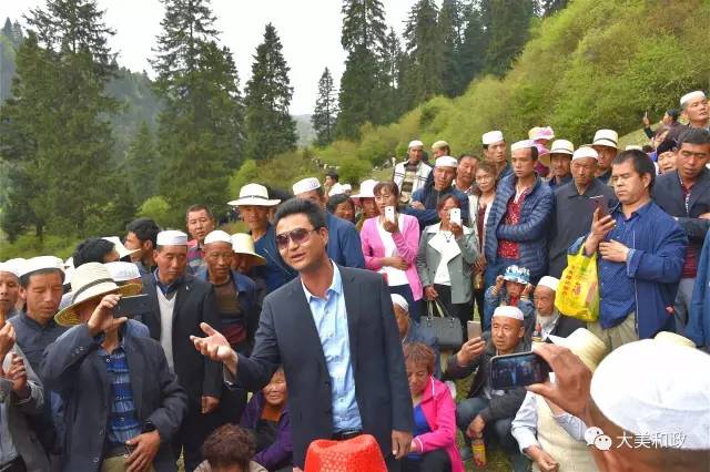 和政"松鸣岩花儿会"乐了游客 富了百姓