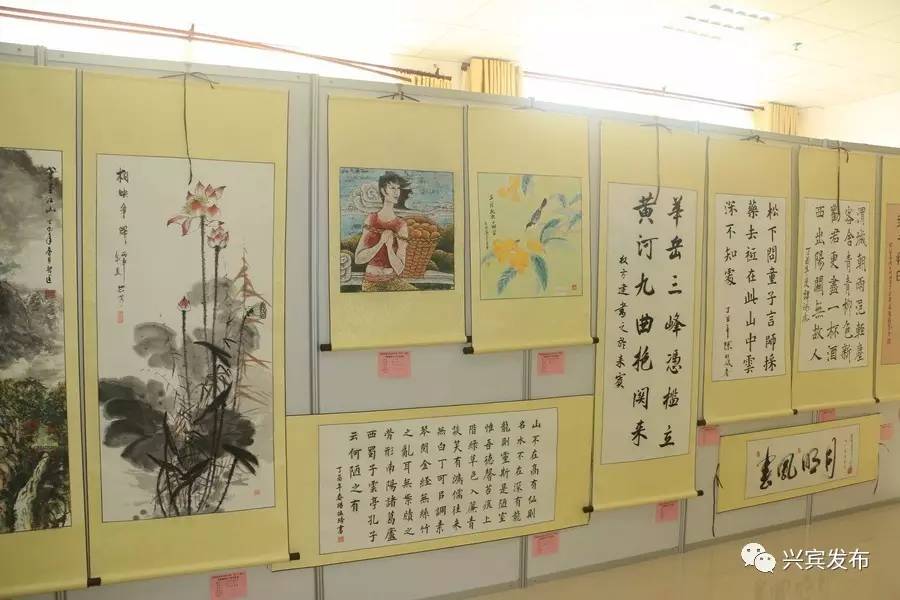 兴宾区总工会举办职工庆"五一"书画摄影手工艺作品展