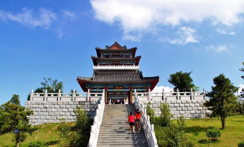 在惠州,有一种登高望远,叫高榜山挂榜阁.