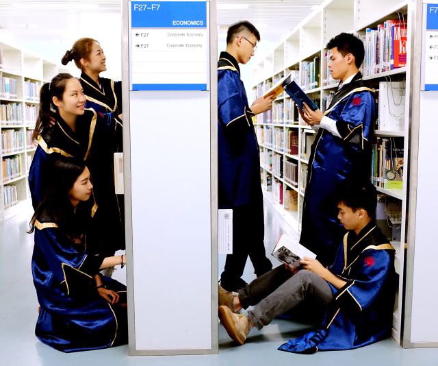 微信扫雷红包群新华日报：为高校图书馆推开“毕业后”窗口