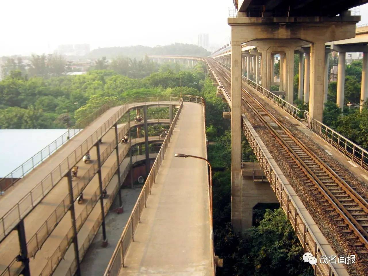 广茂铁路河茂铁路是广东廉江河唇至茂名之间的一条铁路.