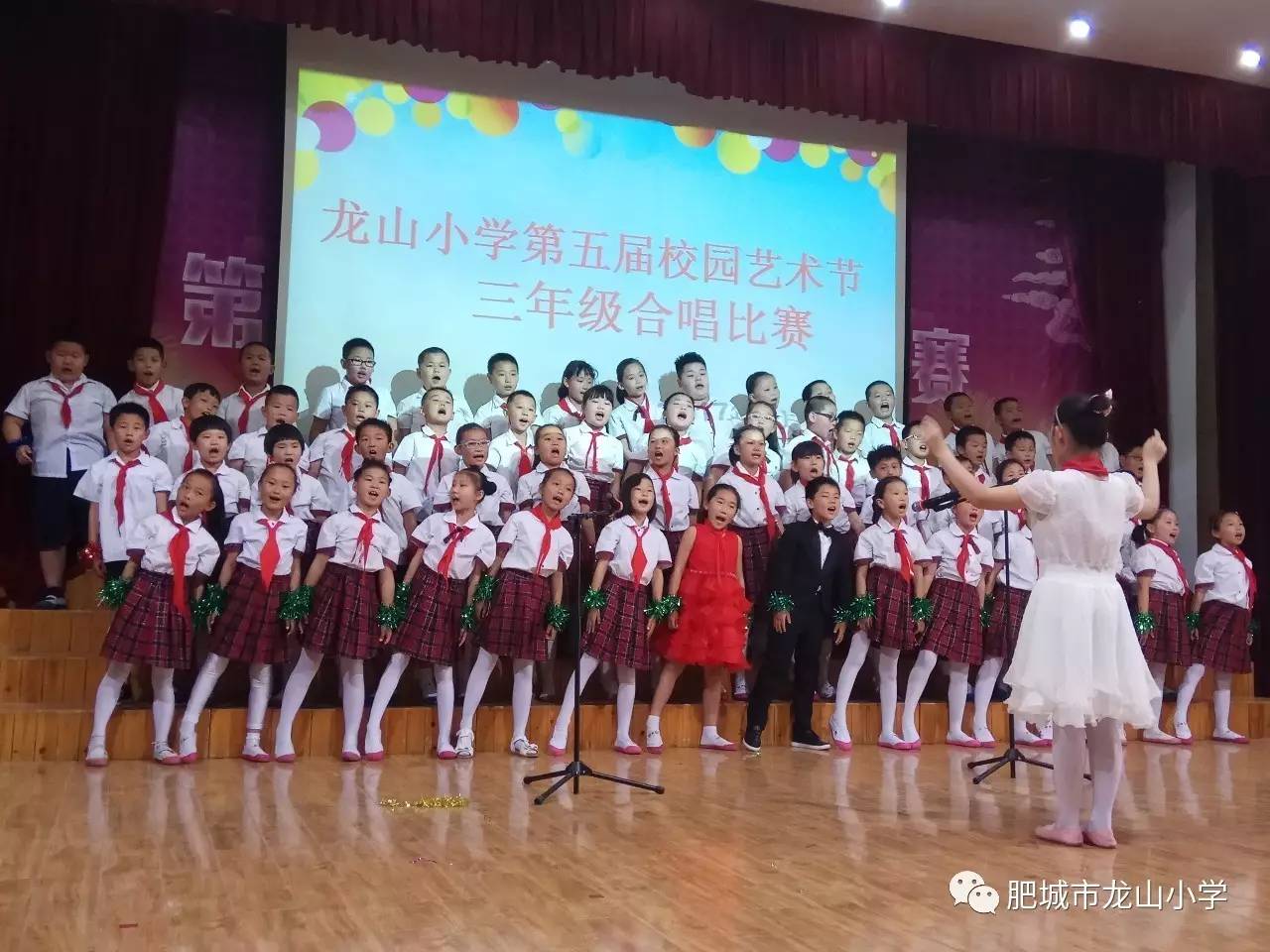 龙山小学举办校园艺术节"唱响童年"合唱比赛