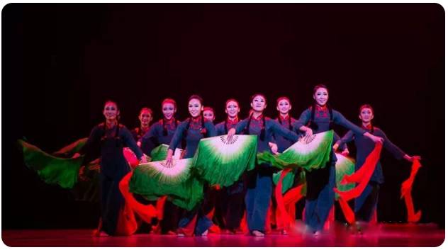 北京舞蹈学院美女跳《映山红》,这舞蹈太美了,太棒了!