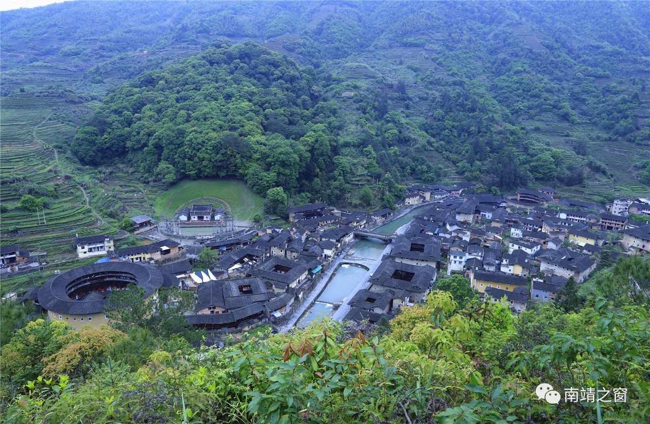 塔下村全景 谢威 摄