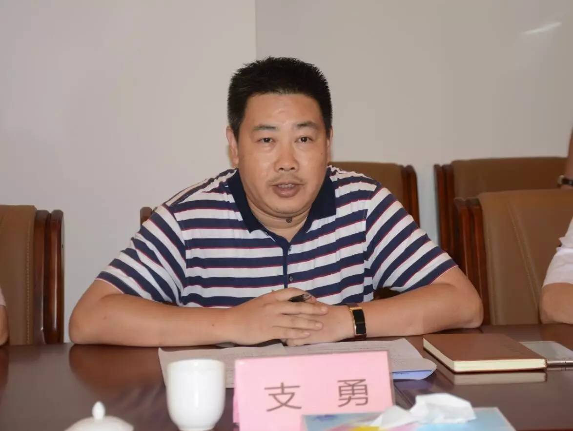 市工商联专职副主席彭汉杰,秘书长苏菲,会员部主任曹良良,会员部副