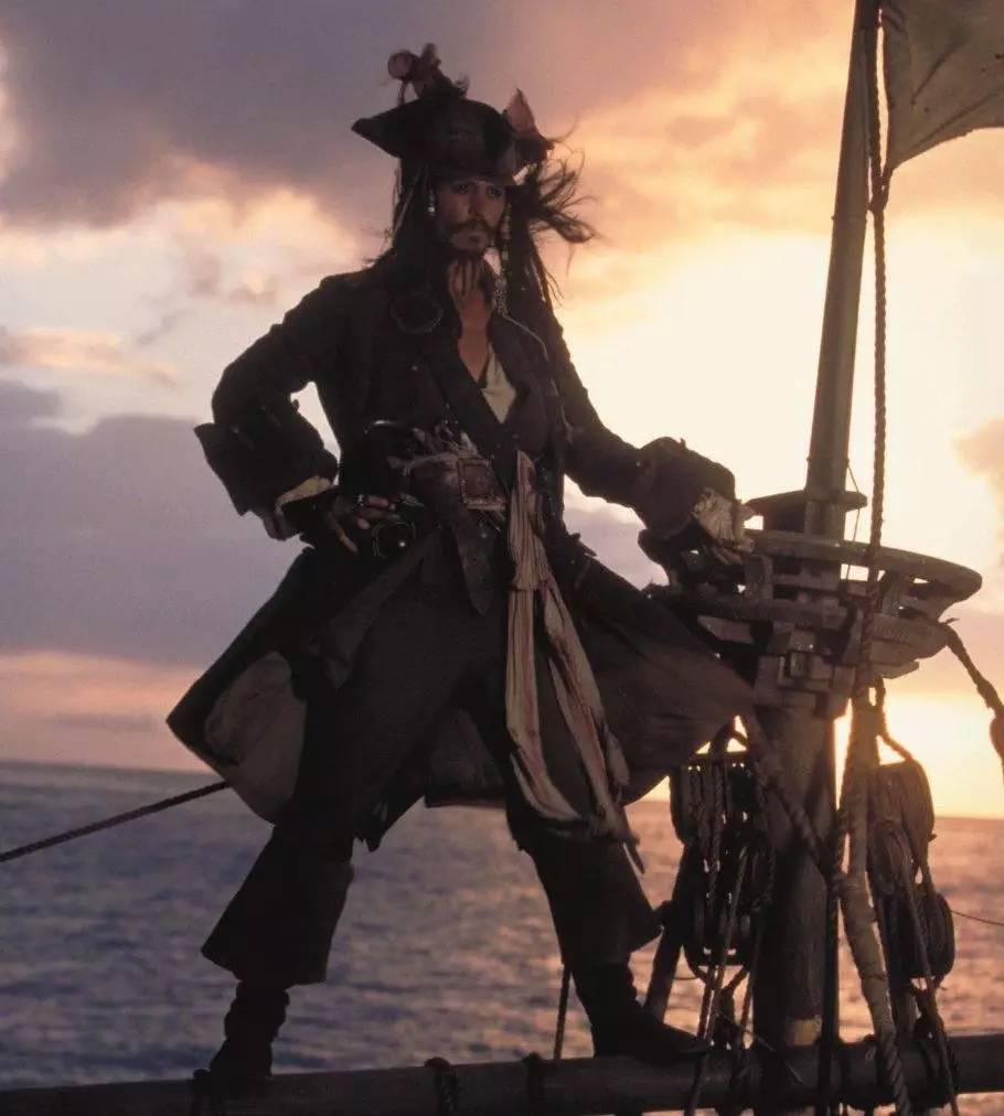 但要是真的硬碰硬战斗的话,杰克船长毕竟也抵不过一整个海盗团的攻势