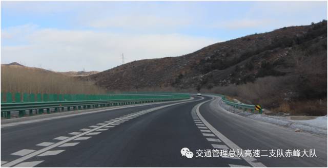 【g45大广高速】赤承段:茅荆坝收费站至赤峰方向928km 600m处有连续
