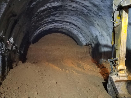中铁二十局蒙华项目岳家1号隧道正洞掘进突破400米