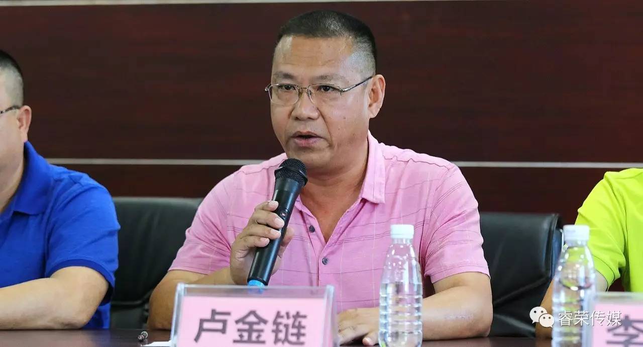 甲子镇人民政府副镇长:卢金链同志陆丰市体育局局长:陈少游同志出席