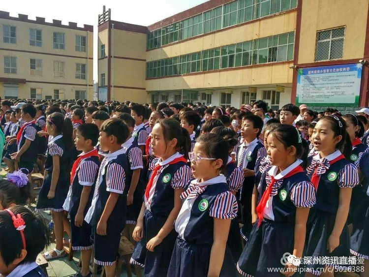 这里正在上演由深州市新兴路完全小学全体师生为您精心准备的自编,自