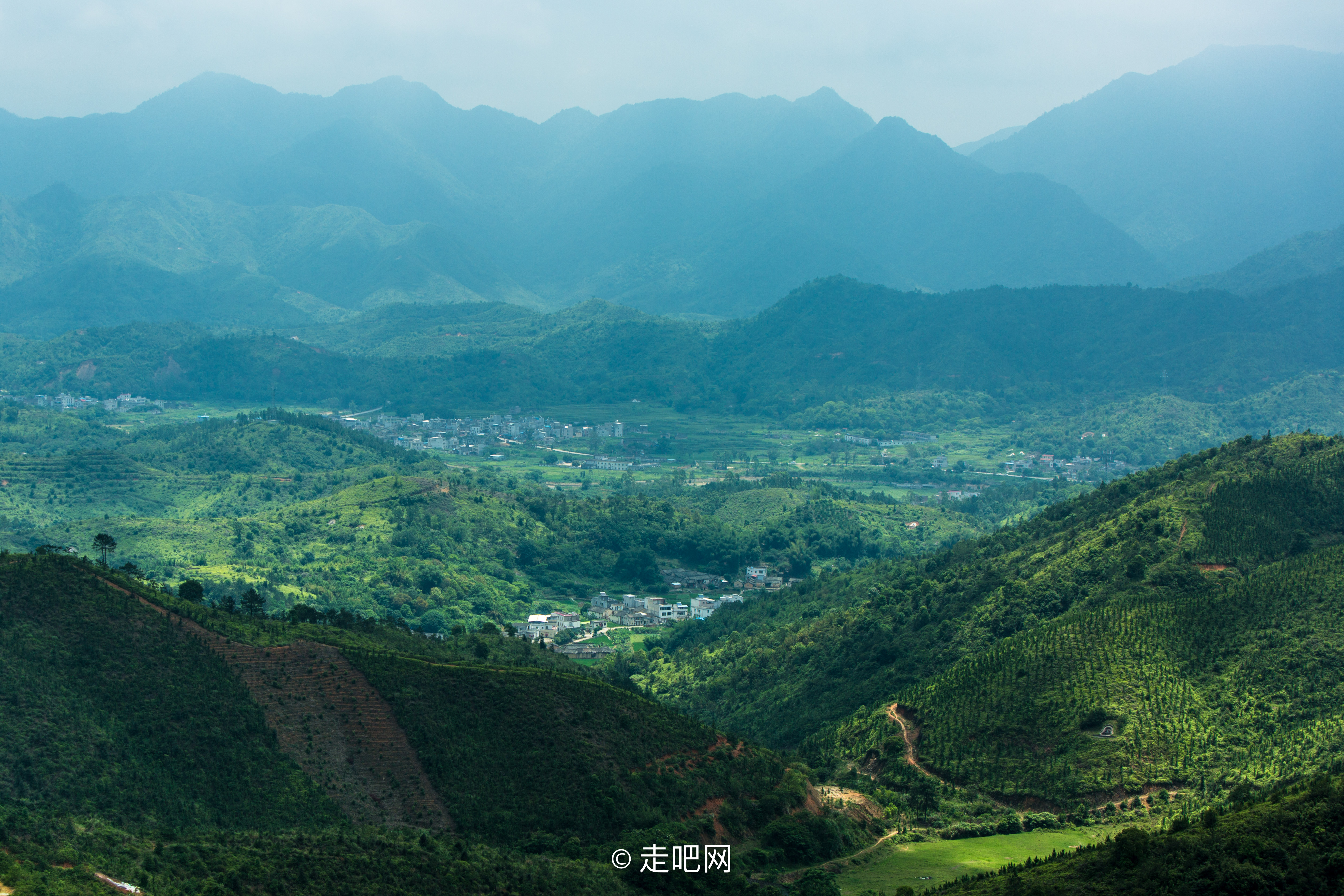 滴滴细雨坠落韩山漫漫长路宛在仙境