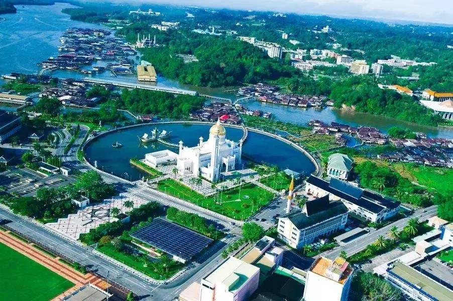 文莱全名文莱达鲁萨兰国,是世界上最富有的国家之一.