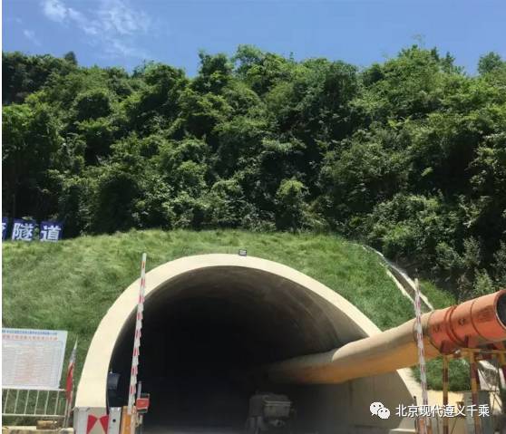 水洞湾隧道,采用零开挖工艺,植被被破坏得很少