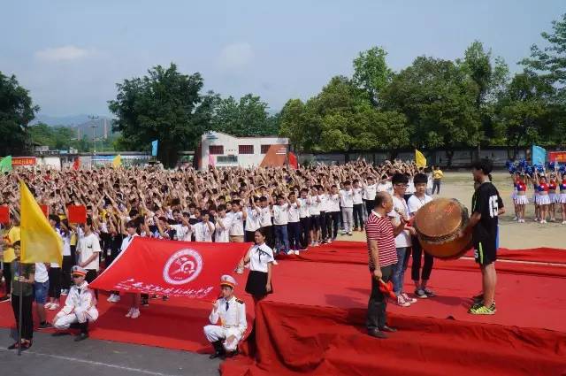 场面震慑!——宾阳新桥中学举行2017年为高三加油壮行活动