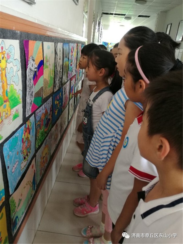 东山小学举办"阳光下成长"庆六一美术作品展
