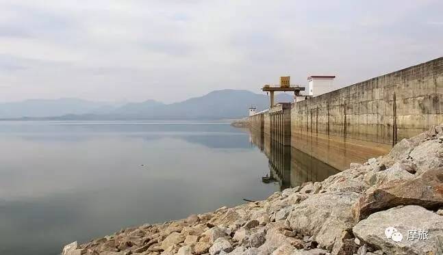 水库为海南第二大水库,水库湖面100平方公里,库区风景秀丽,湖光山色